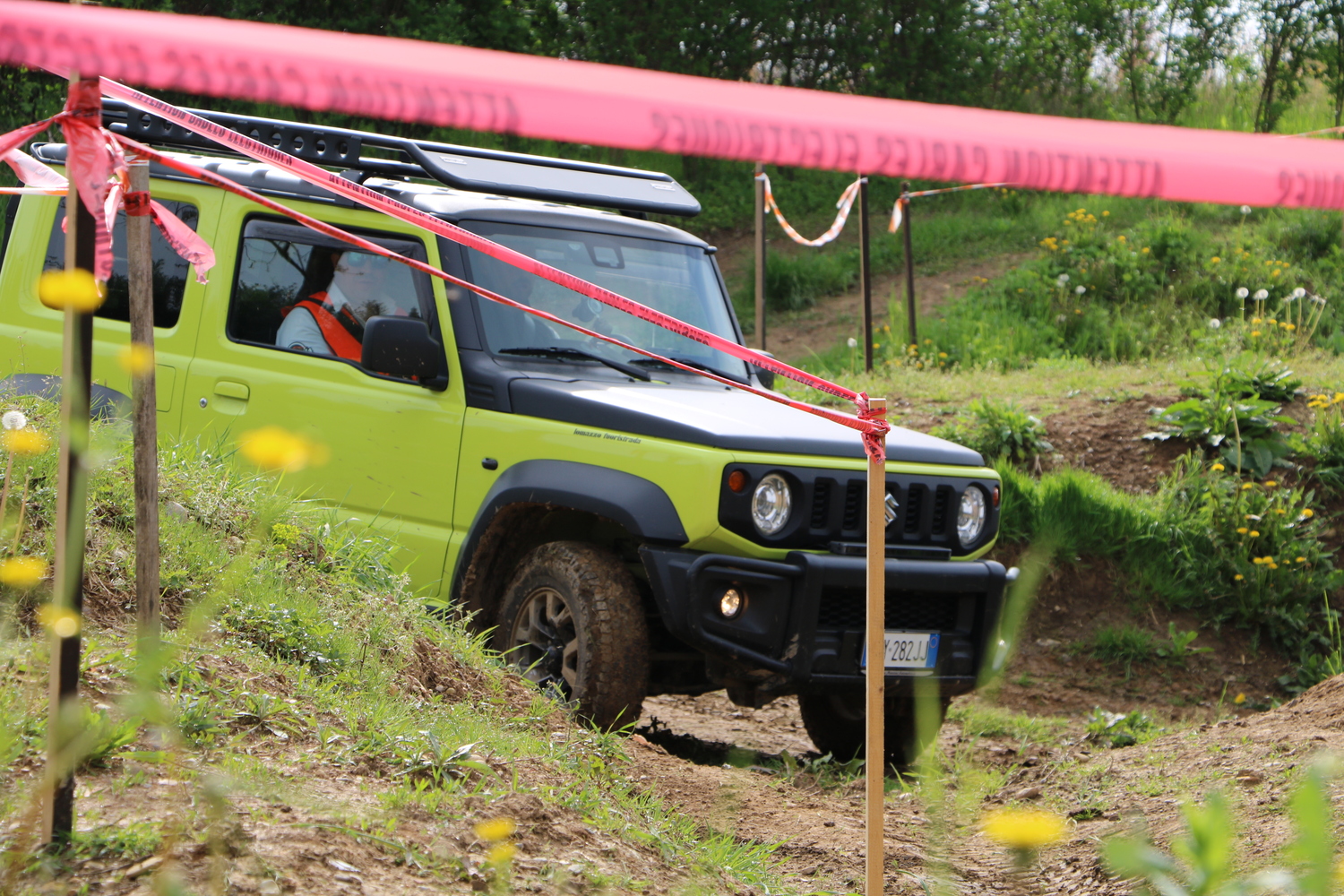 Spiegazione durante un'attività di Guida Sicura 4x4